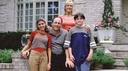Pilot (S01E01) - A mobster passes out at a family barbecue and seeks therapy to understand why.