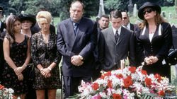 Proshai, Livushka (S03E02) - Livia dies of a stroke, bringing the family together one more time for the funeral where old tensions resurface.