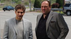 Members Only (S06E01) - Gene Pontecorvo makes a final break from the mob life, while Junior's paranoid delusions could be the end of Tony.